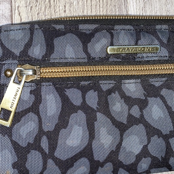 Travelon black & grey leopard print wallet - Picture 3 of 11